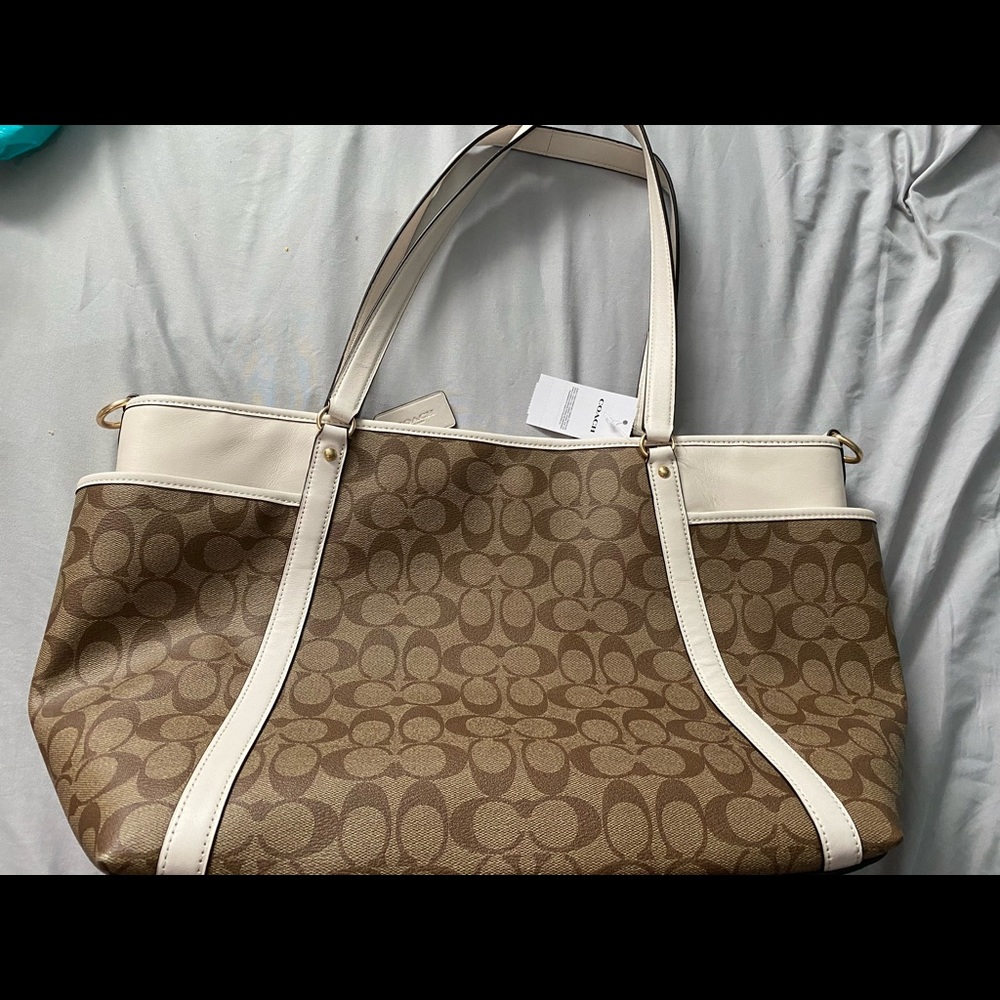 Coach diaper bag comes with accessories